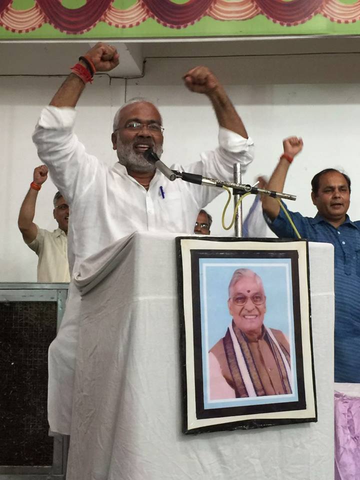 swatantrabjp's tweet image. HC Bar Cncil Pres.ओझा जी,Mhngr Pres. गुप्ता जी की उपस्थिति में श्रवण दुबे की अध्यक्षता में &quot;अधिवक्ता संगम&quot; बैठक