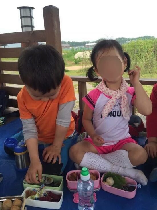 TripletsINA's tweet photo. [ Fantaken ] Daehan Minguk Manse ... strawberry  🍓🍓🍓
.
.
Cr to owner https://t.co/FbiVN4ZdYP