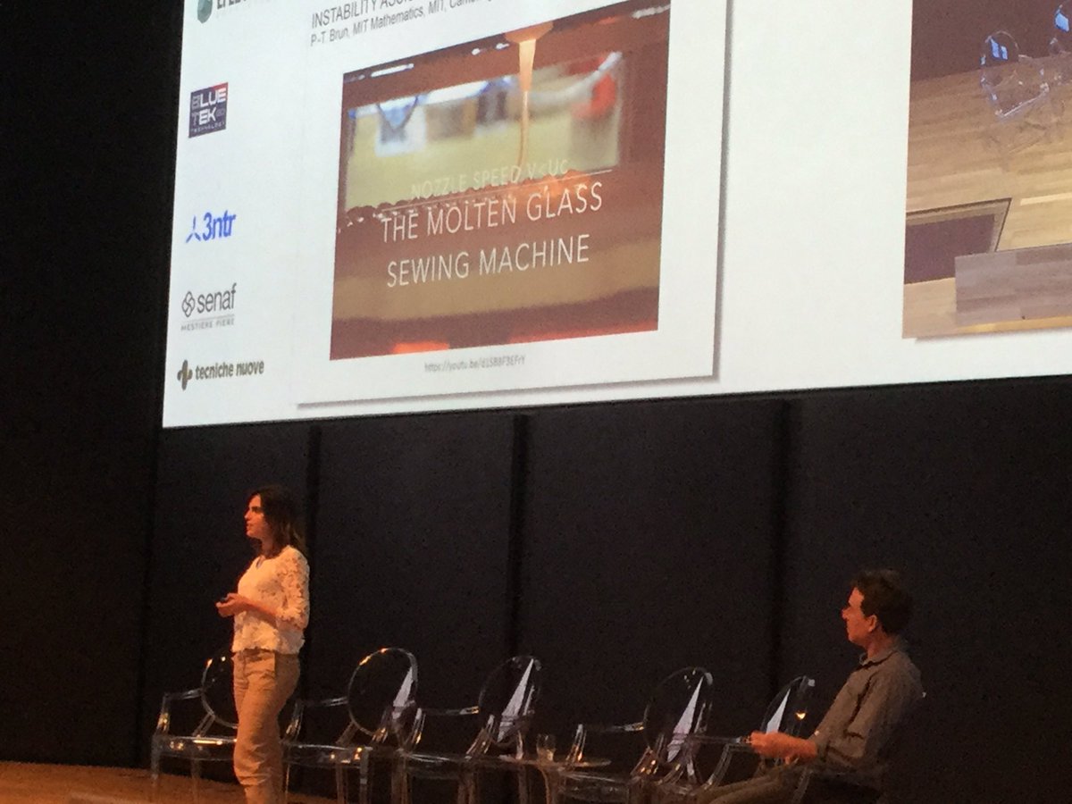 Magazine3D's tweet image. Ad #additivetalks la macchina da cucire a vetro fuso, presentata da Giorgia Franchin di @UniPadova