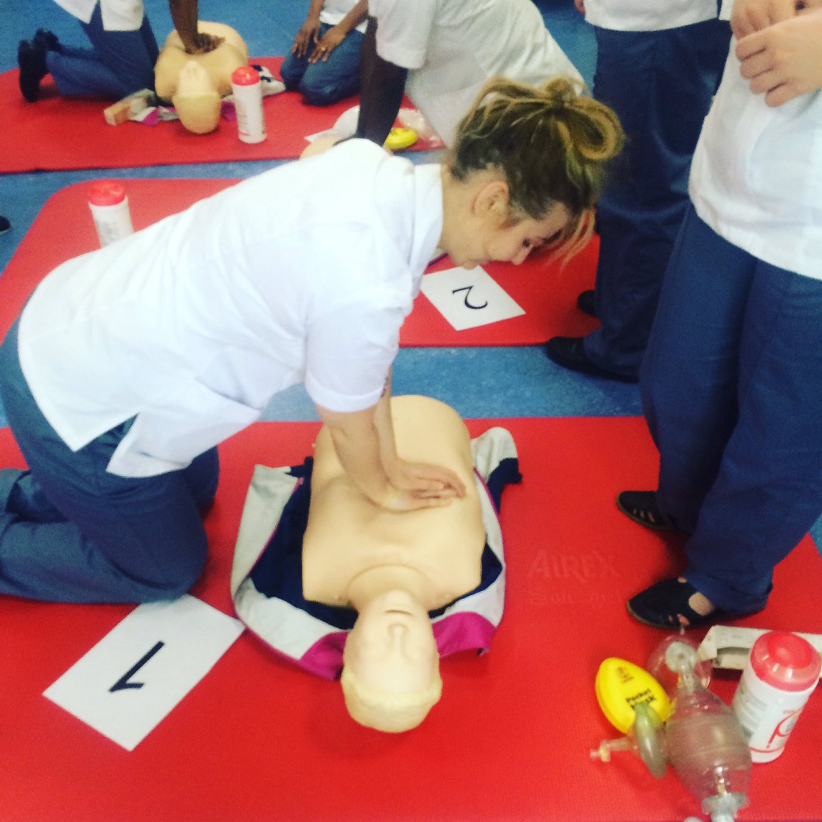 RachelA16CCCU's tweet photo. Life support training! 🙌 @broganduke3 @CCCUNursing https://t.co/Ed40Q7iw58