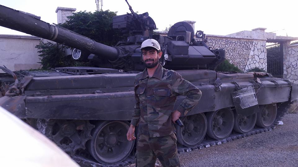 دبابه T-90 الروسيه تظهر لاول مره في سوريا !! - صفحة 2 Ckl9tRxWEAAmQH9
