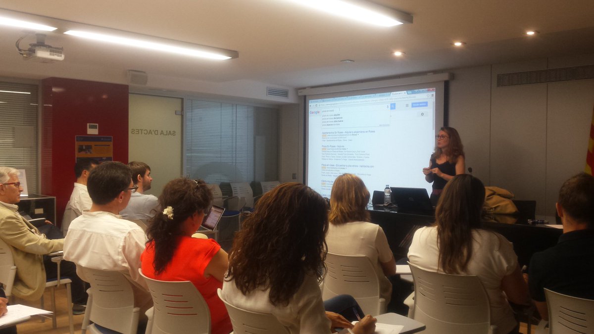 rpascualbatlle's tweet image. @apigirona #formacióAPI en plena sessió amb @txellcosta estratègies per posicionar la nostra marca 👌🌍