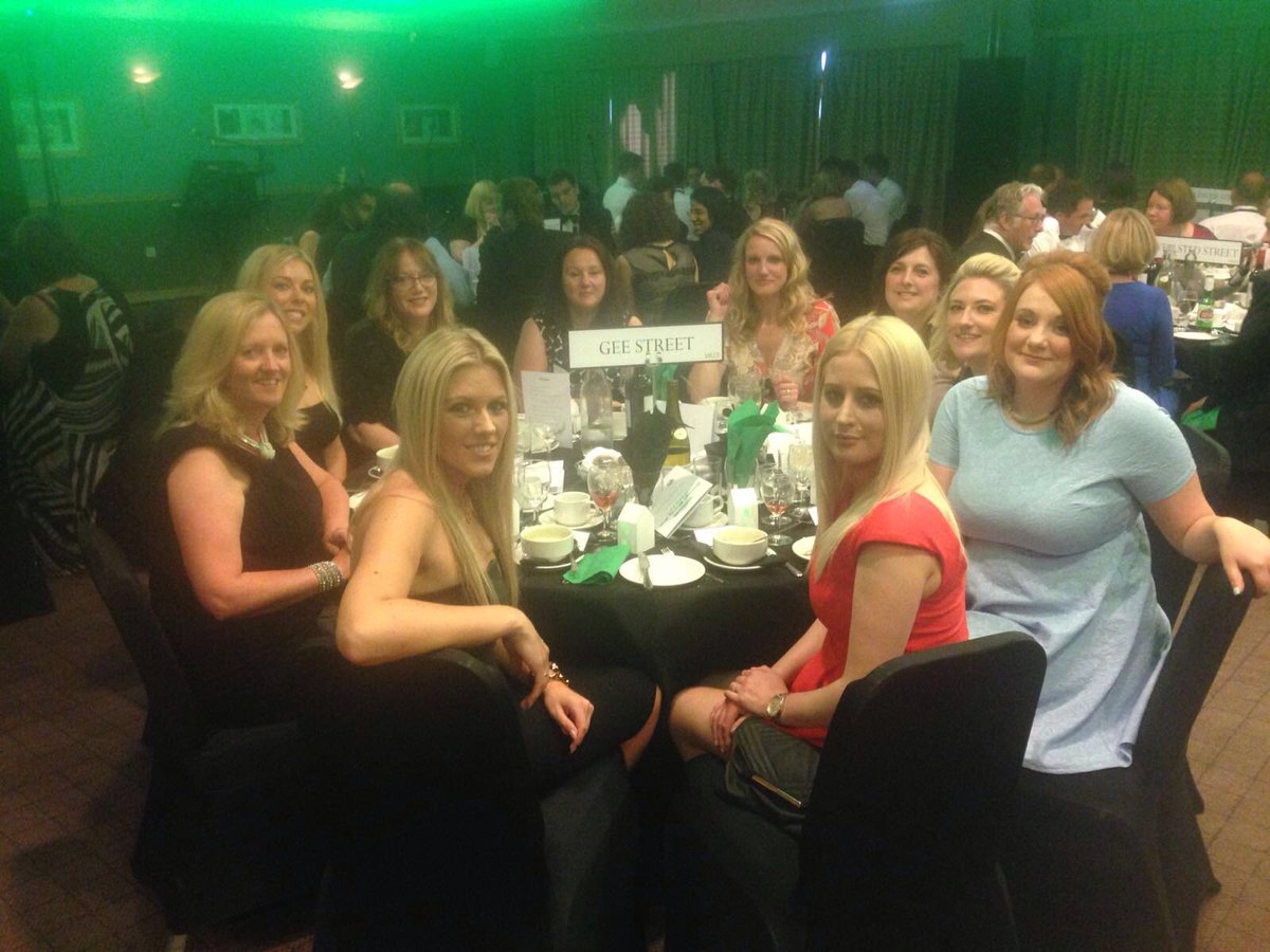 JamesLegalLaw's tweet image. A few pictures of the girls last night! @Giroscope_Hull @psgnandeyorks @ProbeHull @divineclark 👭👭