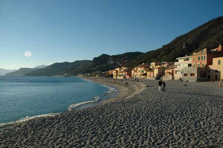 Scopri Finale Ligure (Liguria)
vacanzeinonda.it/localita-di-ma…