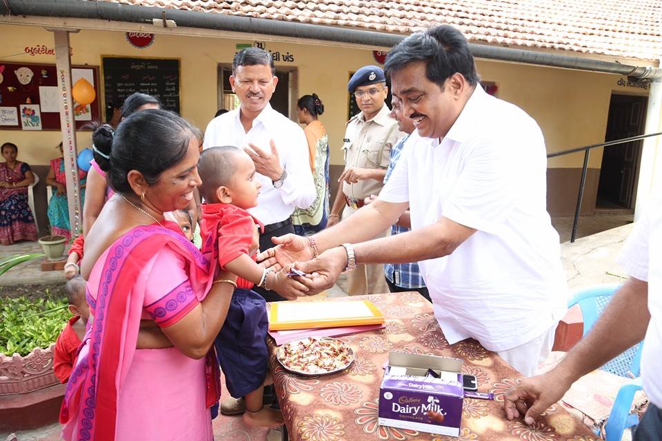 CRPaatil's tweet image. બાળકોનો શાળામાં પ્રવેશ એટલે.....
બાળકોનો નવા જીવનમાં પ્રવેશ.....
શાળાપ્રવેશોત્સવ-૨૦૧૬