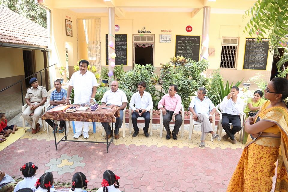 CRPaatil's tweet image. બાળકોનો શાળામાં પ્રવેશ એટલે.....
બાળકોનો નવા જીવનમાં પ્રવેશ.....
શાળાપ્રવેશોત્સવ-૨૦૧૬