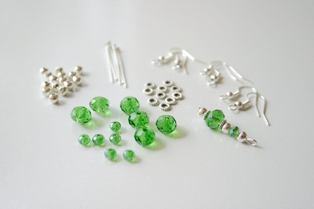 Vickymillington's tweet image. Make Your Own Swarovski Earrings Craft Kit tuppu.net/cf8dbe40 #MillingtonsGifts #JewelleryMakingKit