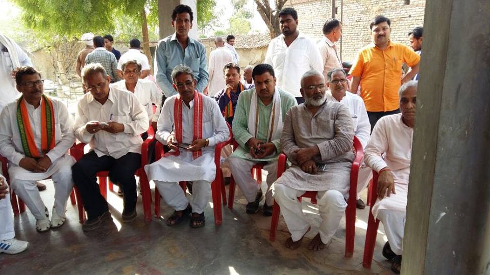 swatantrabjp's tweet image. J&amp;amp;K में आतंकियों द्वारा शहीद गिरीश शुक्ल (BSF) के परिवार के साथ #Allahabad ग्राम सुलमई,धरवारा करछना में