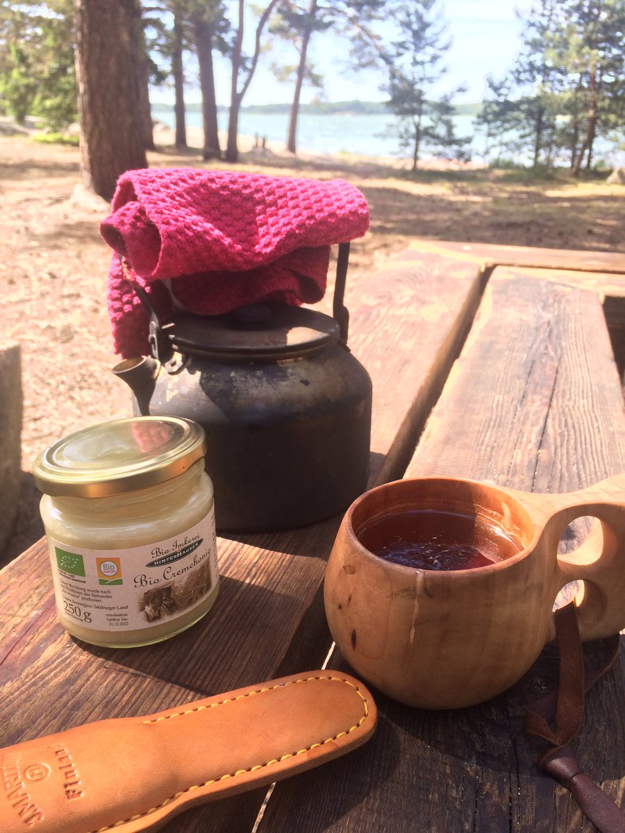 HkiWildfoods's tweet photo. Arjen luksusta: pakuriteetä nokipannusta @_TwistBe_'n superhunajan kera💚 https://t.co/KRnOChtHOn