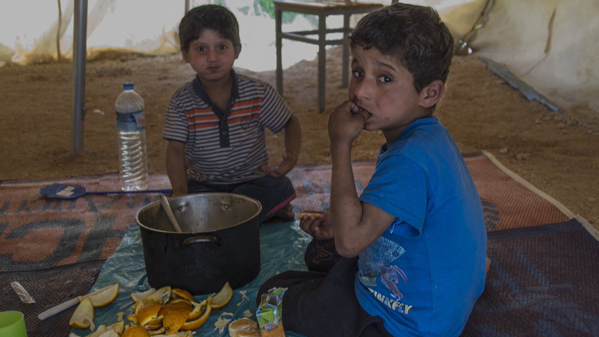chselles's tweet photo. Mudafar y Ahmed son 2 niños iraquíes enfermos. Hoy comienza la campaña #Niunminutomás https://t.co/IOLdvP3UOA https://t.co/y40BcOGePh