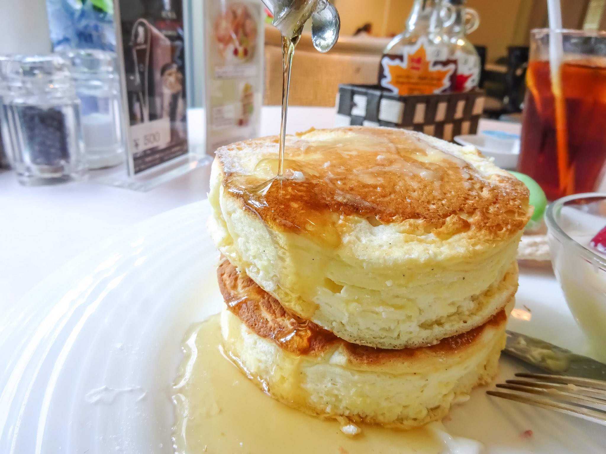 ねぎ パンケーキとカフェ巡り 本日のひとりパンケーキ部 ニューオータニイン東京 The Lounge 大崎 季節限定マスクメロンパンケーキ リコッタチーズのふわふわ贅沢パンケーキとマスクメロンの杏仁プリンそしてアーモンドミルクのマカロン 幸せ過ぎ