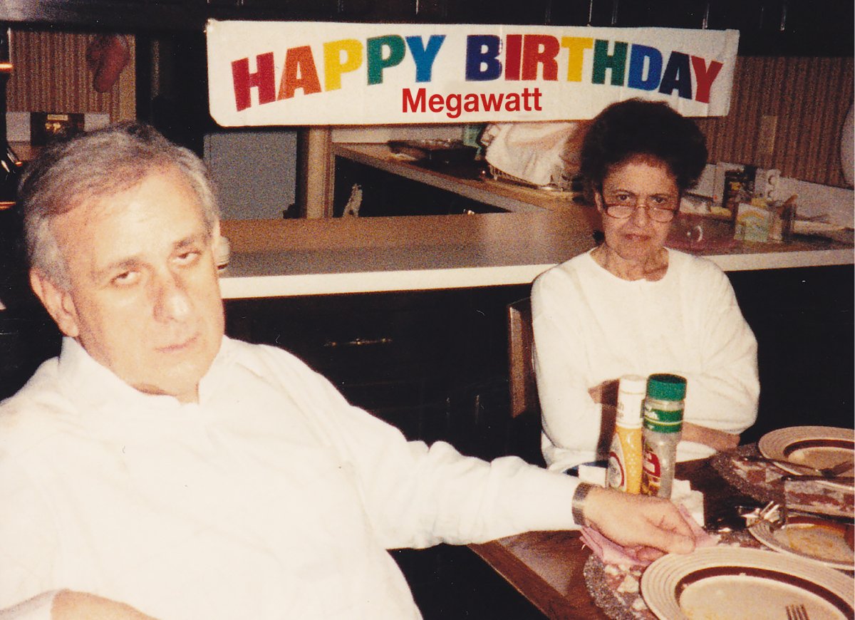 Simon_Coolen's tweet photo. Hiep Hiep Hoera. Vandaag is het feest. Megawatt is precies 1 jaar 0 geweest. https://t.co/GUOTPfzPyE