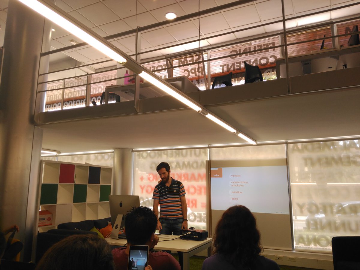 PatriGCordoba's tweet photo. Comienza la II edición de We Are Sharing con @ricardovilardi hablando sobre Adobe Library #wamteam https://t.co/rxowjnc264