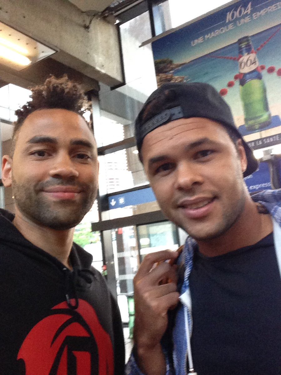 TkNerome's tweet photo. Petite discussion avec @tsonga7 pour se remettre les idées en place #sigspiritneverfallsdown #SigArmy #FinalesLNB https://t.co/TvOEKhKYdo