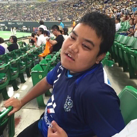 enorin0317's tweet photo. ホークス戦なのにアビスパのユニホームを着てイキってしまった。 https://t.co/H5qWTAzpHX