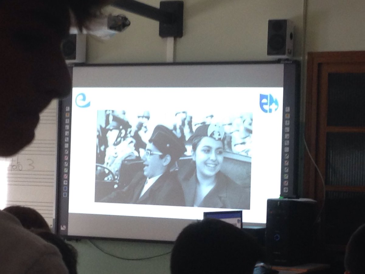 03032000prm's tweet photo. #Ef7cliks #Grup6 #Foto5 Una foto molt ben feta i alhora divertida. https://t.co/L08uv6jsCD
