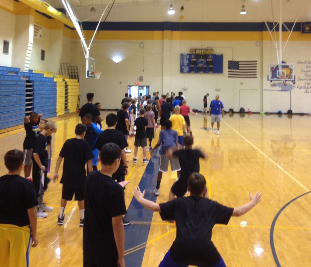 ClemensBball's tweet photo. Middle school campers getting loose #BuffsBball https://t.co/R8qffbJCA9