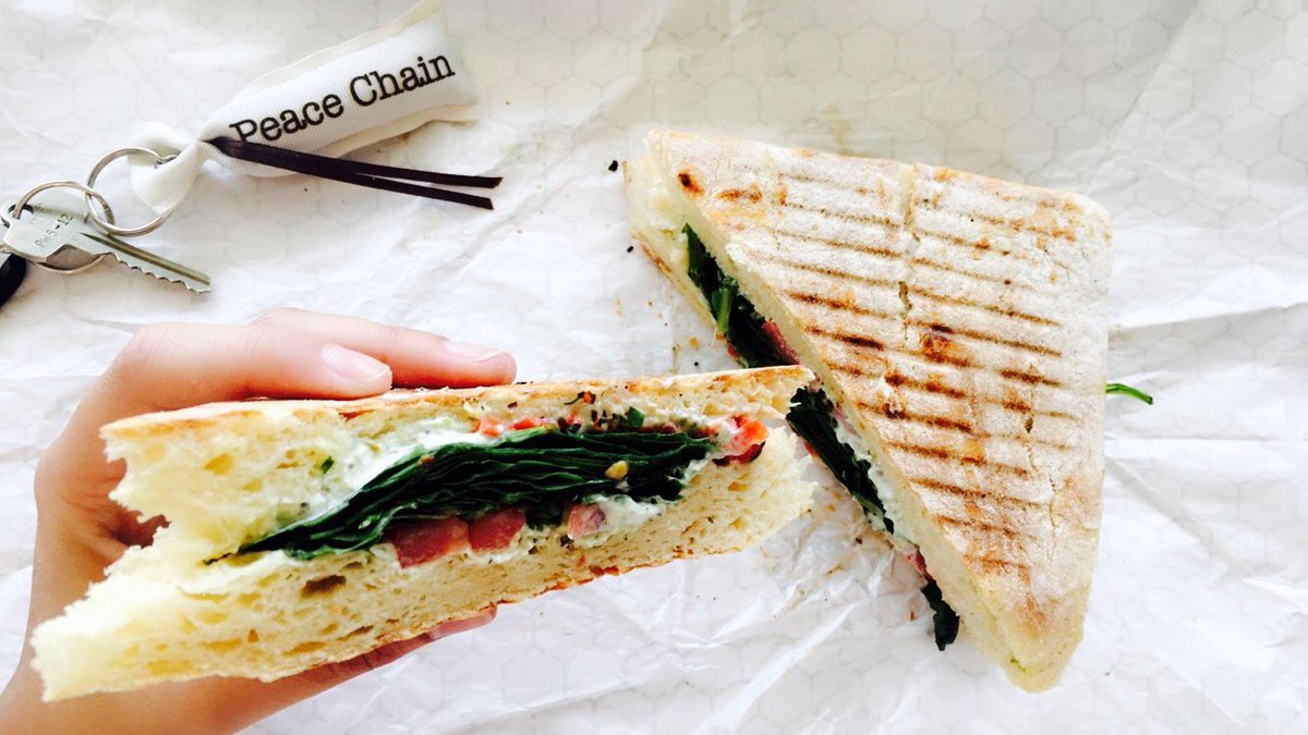 thepeacechain's tweet photo. Healthy lunch, healthy life! #thepeacechain #peacechain #peace #sandwich #milwaukeepublicmarket #lunch #yum https://t.co/6N0RP7e1Yr