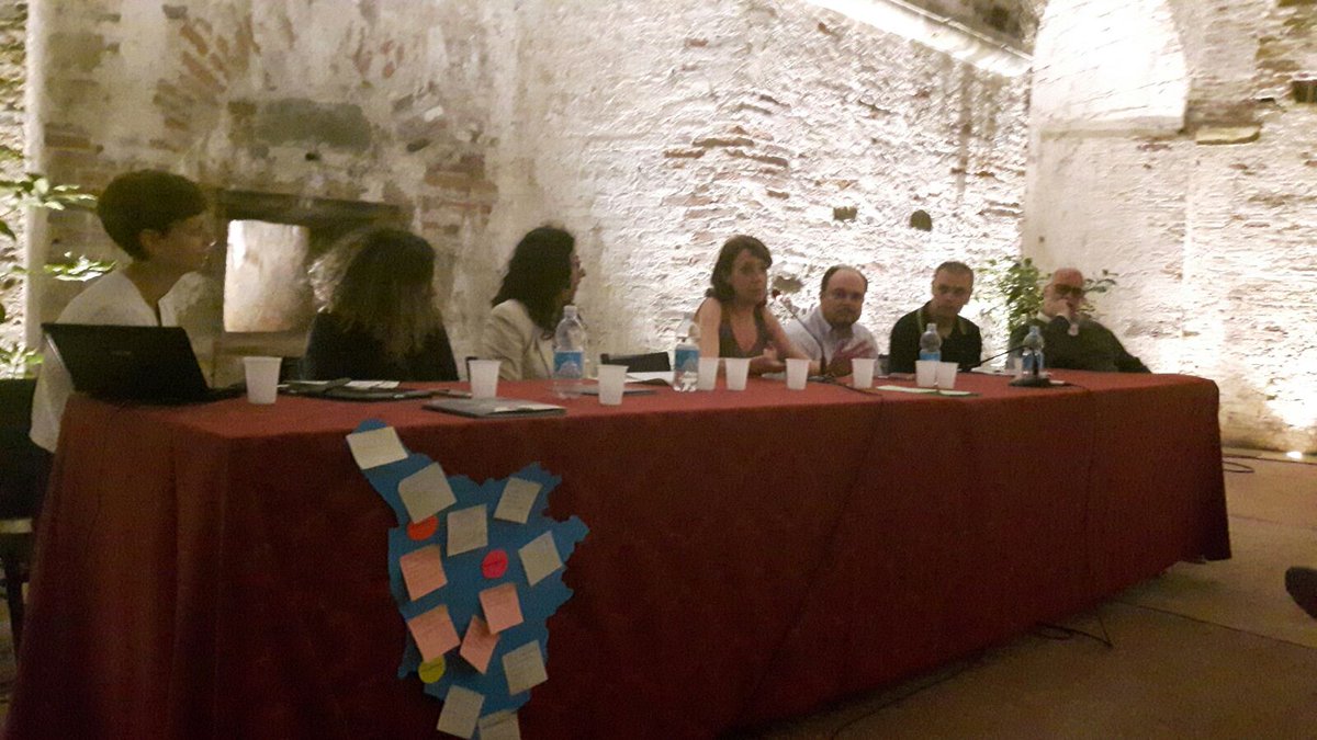 MIsocialTW's tweet photo. #ScuoleInnovative oggi seconda tappa del tour a #Lucca a parlare con enti, studenti e genitori di scuola del futuro! https://t.co/eRDIUgbXfh