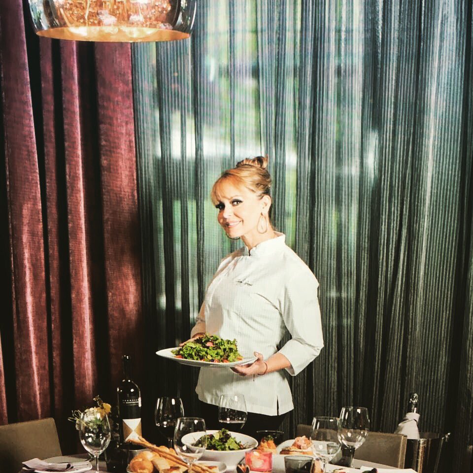 gabyspanic's tweet photo. Gracias @AlexVeraFoto @Larousse_latam por tan lindo shooting para la portada de mi libro!besitos Vero!😘😘😘 https://t.co/YZQqZiORcB