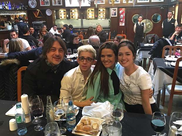 DiosasDeCande's tweet photo. @Candevetranok con sus compañeros de @separadoslaobra https://t.co/TTHpXyKDeL