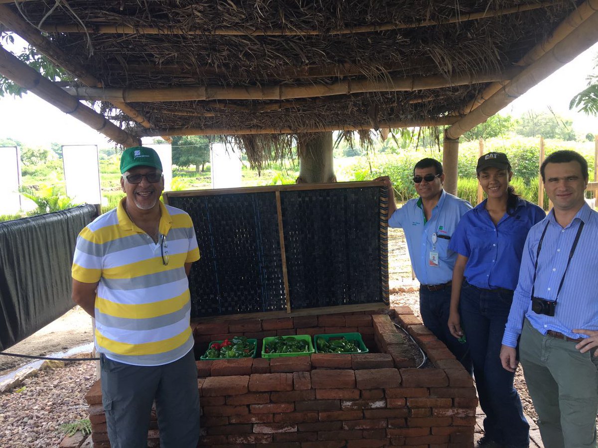 ZamoranoHN's tweet photo. Funcionarios de Barry #Callabaut una de las empresas referentes en #Cacao de visita en Campus #Zamorano https://t.co/U3heTqs4DV
