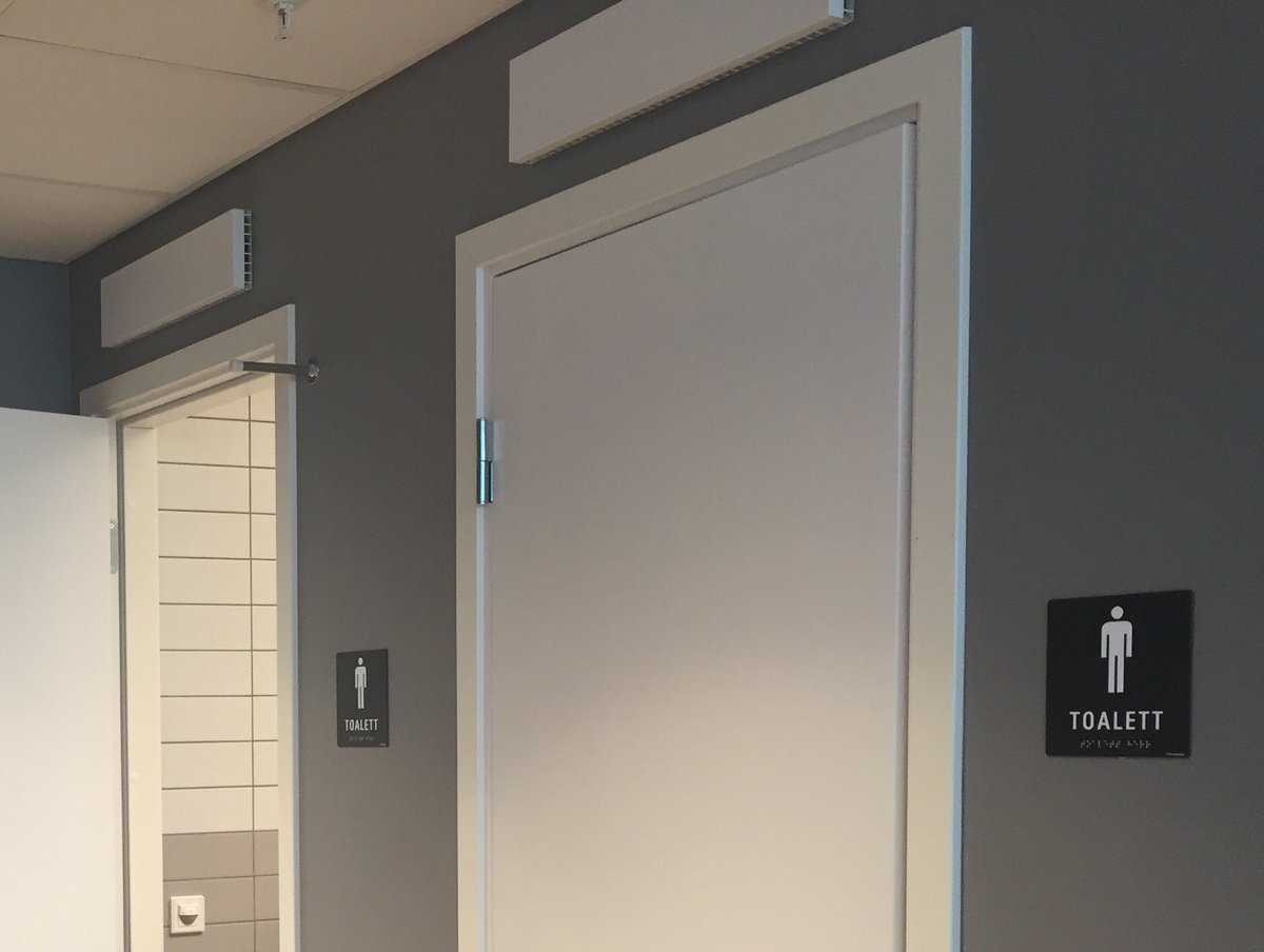 karen_biehl's tweet photo. Holding my pee at #skanova #fail #wtf @HBarnekow @Fabs_26 I'm sure we can fix one female restroom #notintentional https://t.co/QI4QiNDNgS