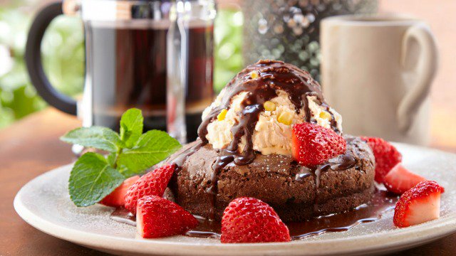What are the Craziest Ice Cream Creations in Dallas–FW &amp; how many can you eat this weekend? trib.al/3GlrEzM