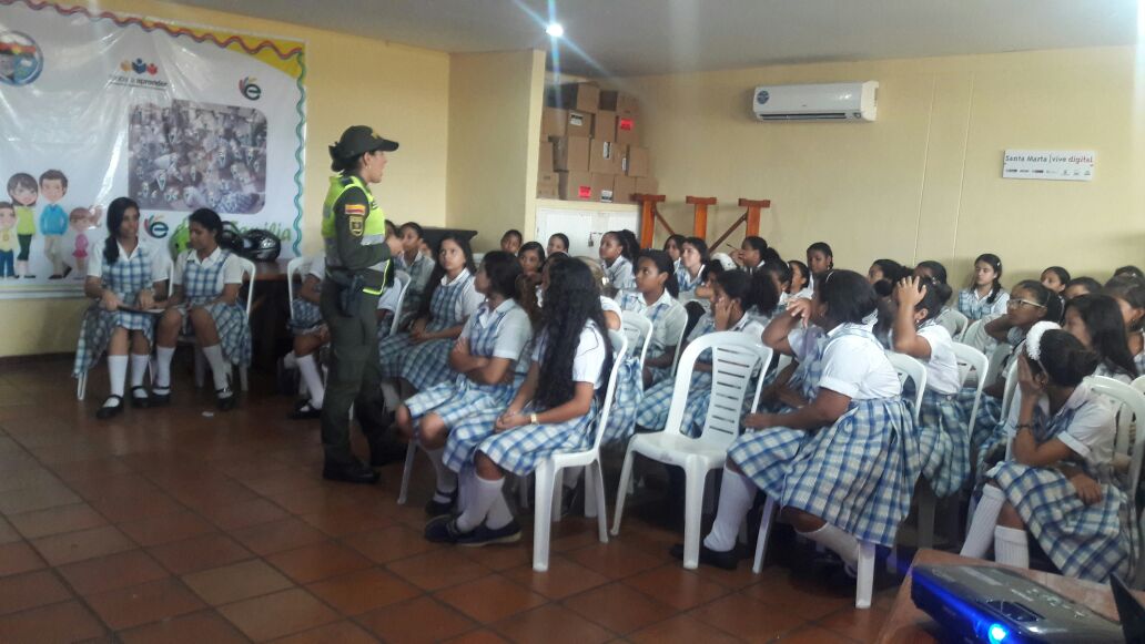 iedmadrelaura's tweet photo. Prevención del ciberacoso y sexting, gracias @PoliciaColombia https://t.co/iV0nhGJHhI