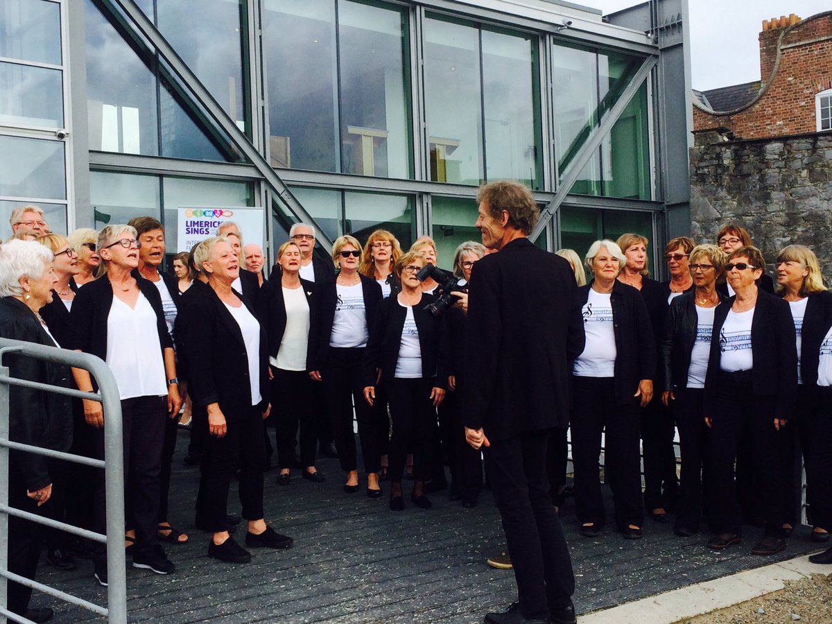 UCHLimerick's tweet photo. Wonderful opening of 2016 @LimerickSings in @KingJohnsCastle #WeekendofMusic #3Concerts https://t.co/S9rHphtHV3