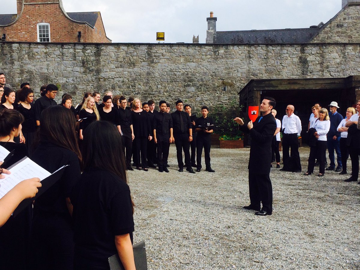 UCHLimerick's tweet photo. Wonderful opening of 2016 @LimerickSings in @KingJohnsCastle #WeekendofMusic #3Concerts https://t.co/S9rHphtHV3