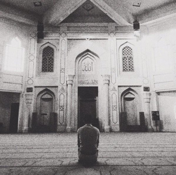 قال رسول الله ﷺ: من قام رمضـان إيمانًـا واحتسابًـا غُفِرَ له ما تقـدَّم من ذنبِـه...🌿🍃