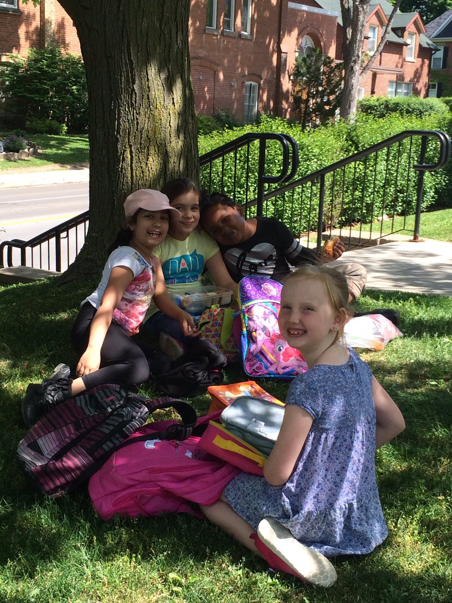 ifundraise_ca's tweet image. @visitpama @MsJordanPDSB @EldoradoPDSB @PeelSchools Great day had by all! Learning about art &amp;amp; Peel Region history!