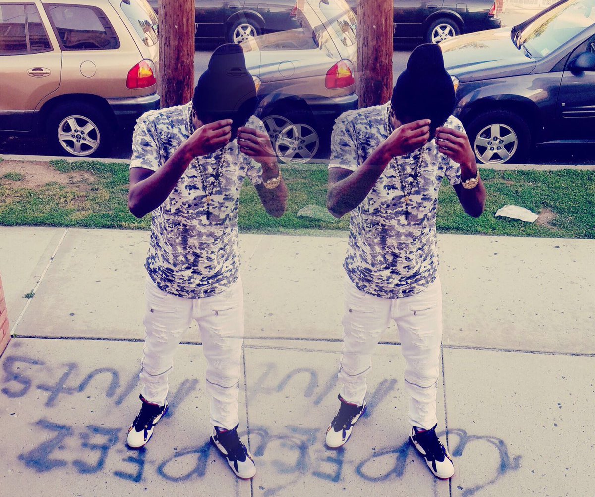 ReadyDesiblack's tweet photo. Neg yo gen zam men yo gen bal 
Neg Pam yo San zam men yo kanibal 
My nigga my nigga my nigga my nigga so what https://t.co/DBV0TqbUeG
