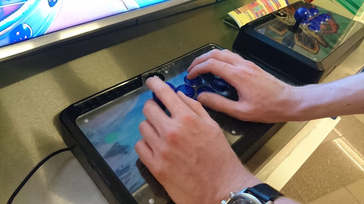 Gamersnet's tweet photo. Over 10 minuten kun je virtueel elkaar slaan op Animecon bij de Gamersnet Tuktuk #gntuktuk #tuklife https://t.co/nVKiDzHMhe