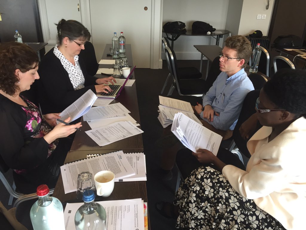 BACCHUS_FP7's tweet photo. Mairead Kiely introduced Breakout sessions based around issues with human studies and participants worked in groups https://t.co/F2Dkmwn7VQ