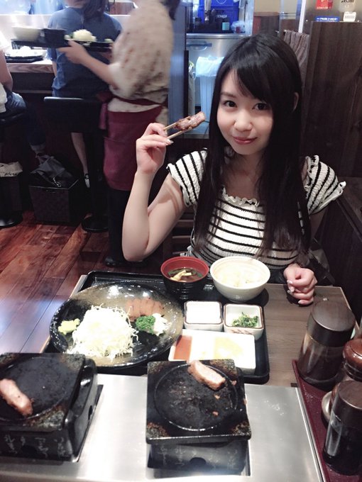 ２日連続で牛カツからのルノアールっていう流れ(￣▽￣)♡♡  今宵も楽しい１日ですなぁ https://t.co/jTMeH2G7ww