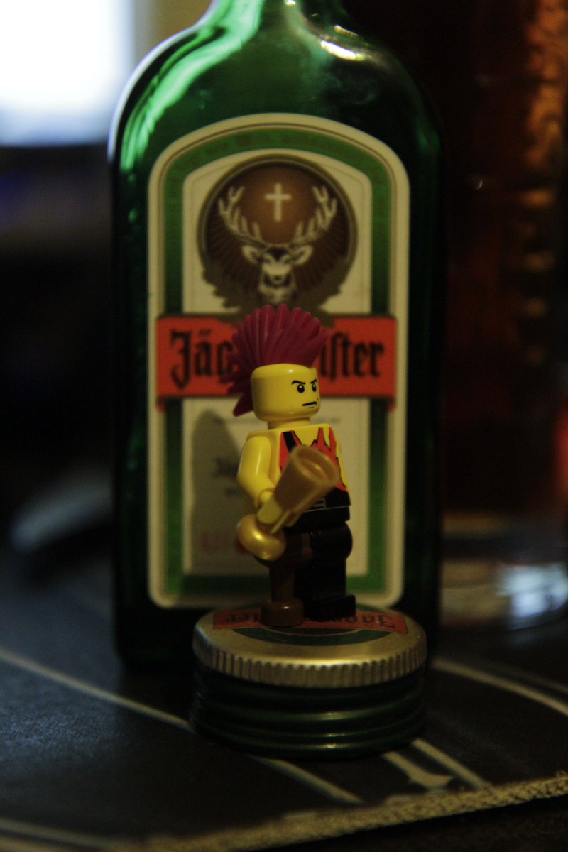 trafjuan's tweet image. moi je préfère plonger mon bec dedans !! #Jägermeister #LegoPUNK !!!
