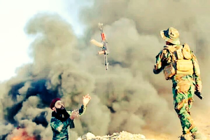 صاموا والتفكك مايعرف يصوم
شحلات وجوهم انوب صيام
اليعطش بالحرب يذكر حسين
وعطشوا والرصاص يصيح خدام
#الحشد_فخرنا ✌