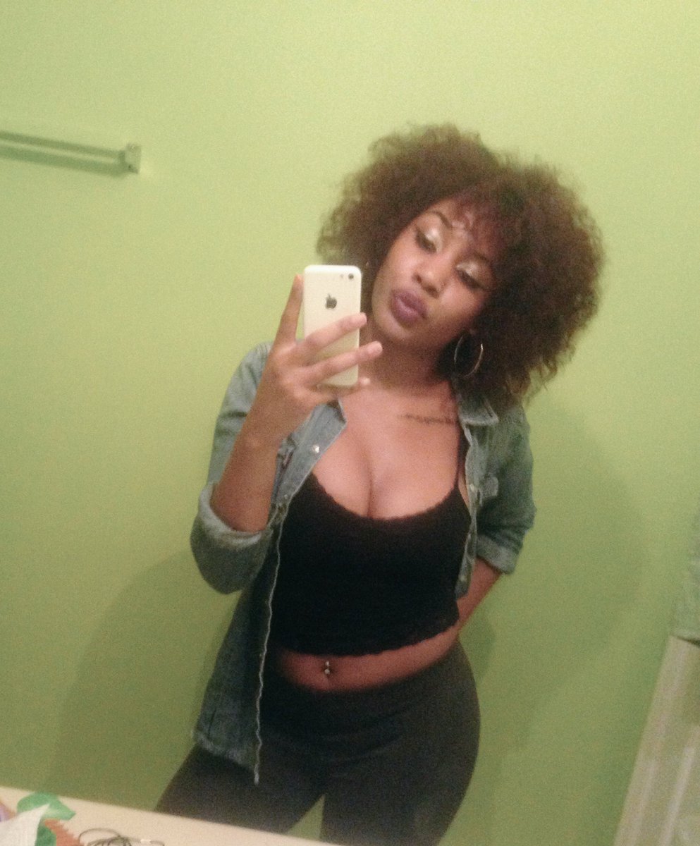 forevacoolin's tweet image. she gon keep it 9k , thats always🌹💍👌🏽👌🏽