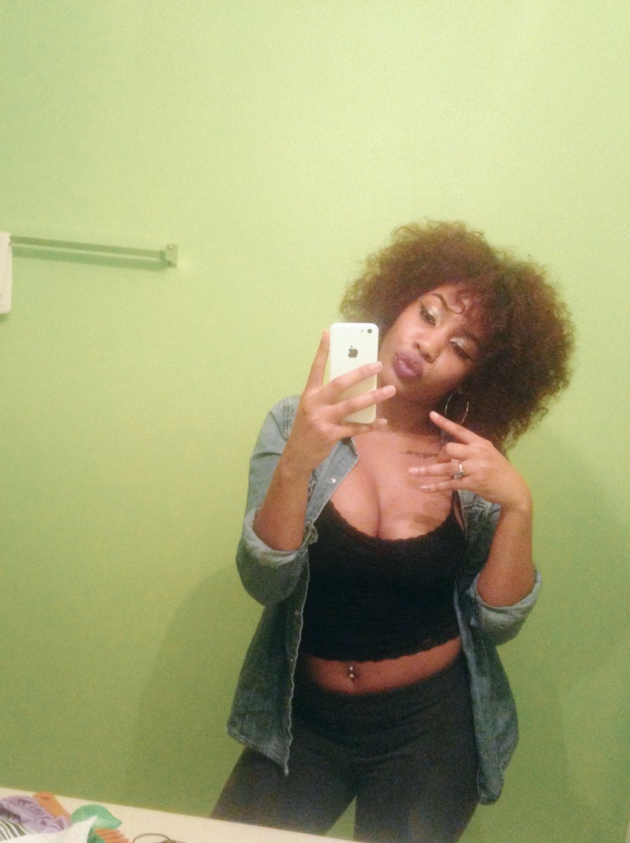 forevacoolin's tweet image. she gon keep it 9k , thats always🌹💍👌🏽👌🏽