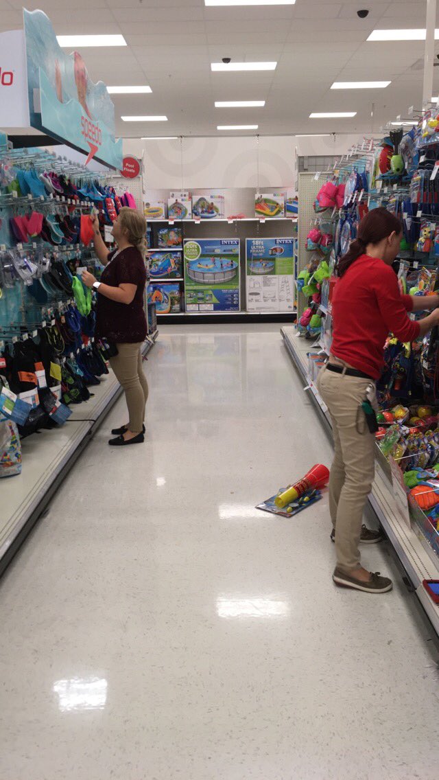 greenpotter's tweet photo. T2803 leadership zone! #team building #allwedoiswin #alicewouldntletmetakeherpic https://t.co/uRfRxxaAtA