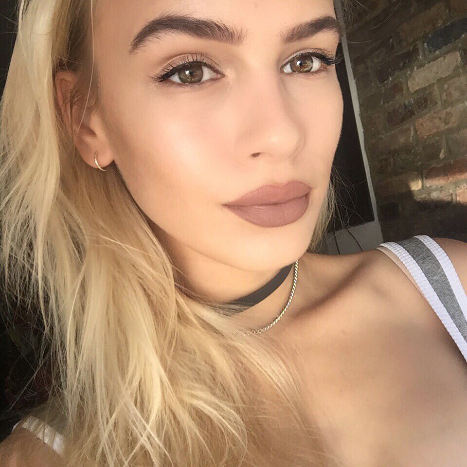 annihaase's tweet photo. DOLCE K 💛🌻 @KylieJenner @kyliecosmetics 🔥👌🏽 #LOVE https://t.co/SBc5mSFhER