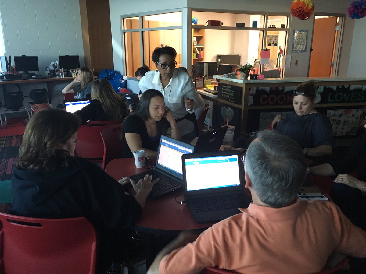 Second and third grade teachers digging into Math Expression using technology! #rccsdpd #weathered lay