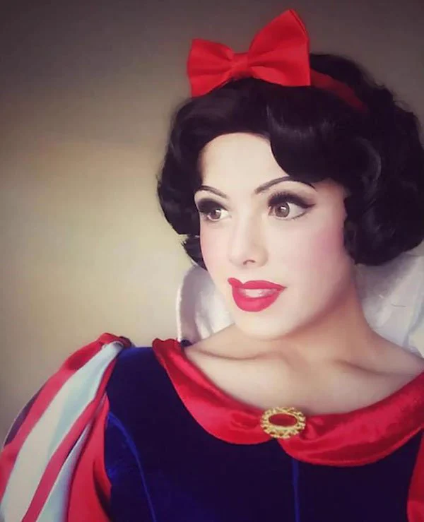【衝撃】可愛いディズニープリンセスのコスプレ♡その正体が予想外ｗｗ