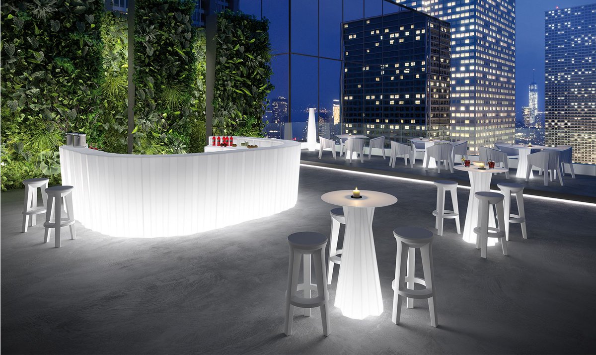 Nieuwe collectie #Frozen van #PlusT Oa verlichte barren, (sta)tafels en stoelen goo.gl/g3EtQm