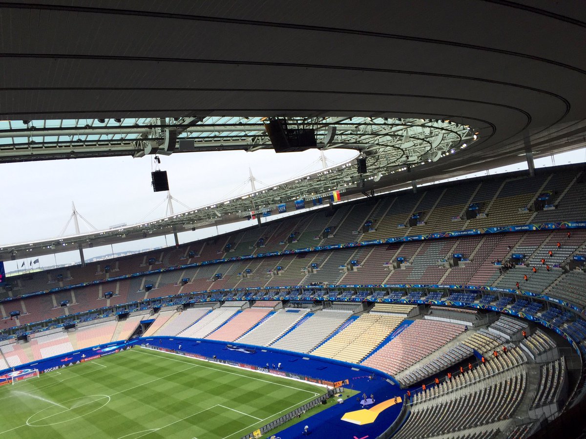 CHER9233's tweet photo. #Mission terminée : 7 h de #boulot pour une belle #surprise en #introduction du #1ermatch !
#Euro2016 #StadedeFrance https://t.co/vR0iIXaK9n