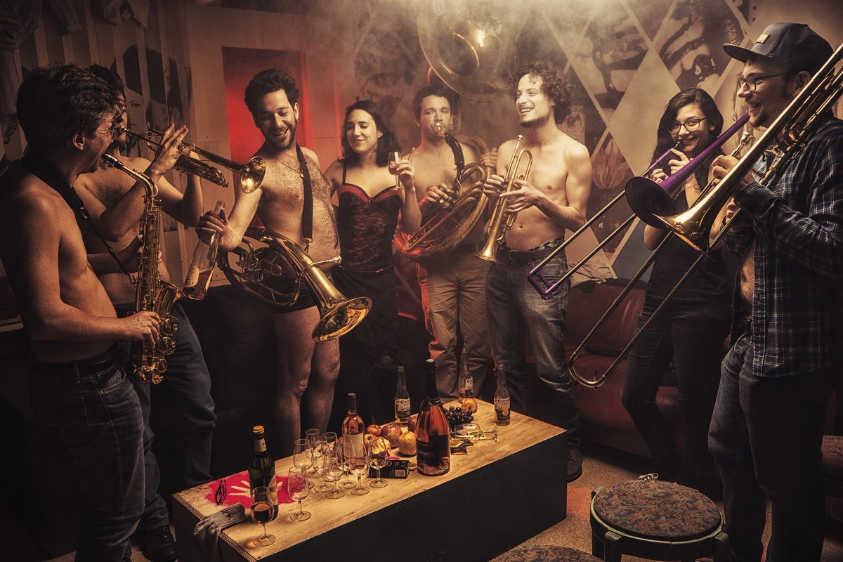 Bonjour Twitter! nous sommes la FEIS!!!! Credit Photo ObjectifV