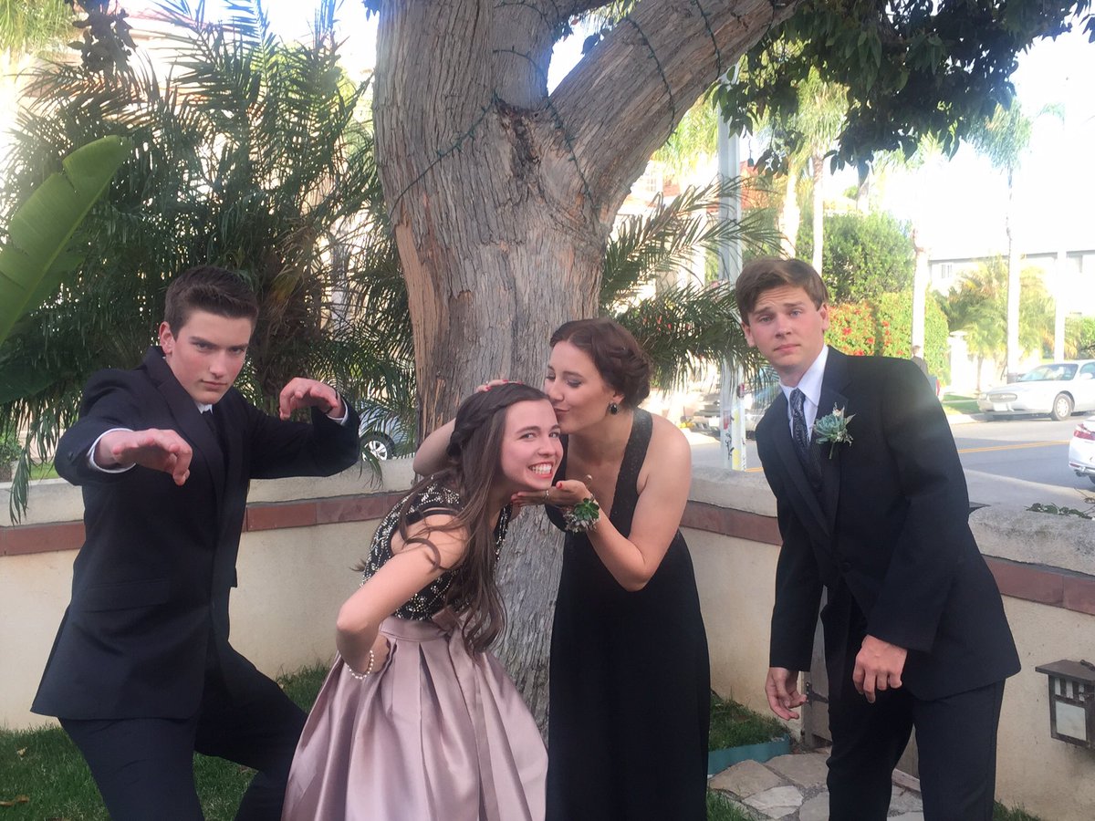 Delaneyraupp's tweet photo. Happy birth Anna!! I love you!! @annalisecelia https://t.co/rp670PaUQq