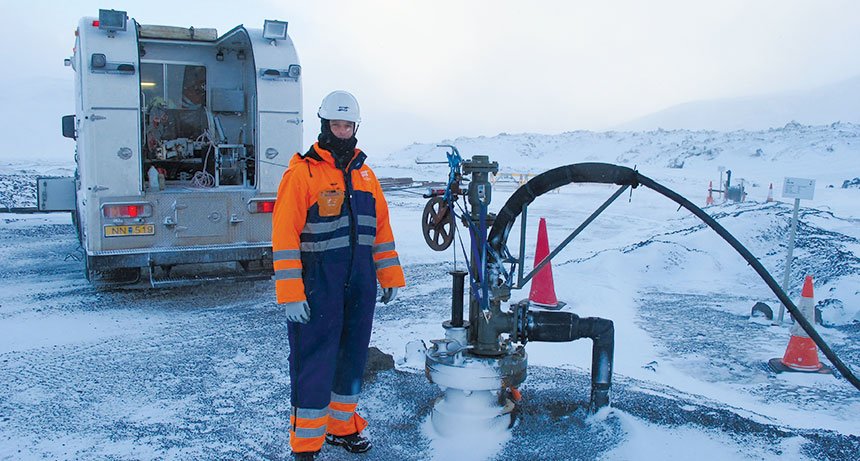 ScienceNews's tweet photo. A new technique turns climate-warming carbon emissions to stone: https://t.co/XTE6ghEmob https://t.co/E6IFFOOl9P